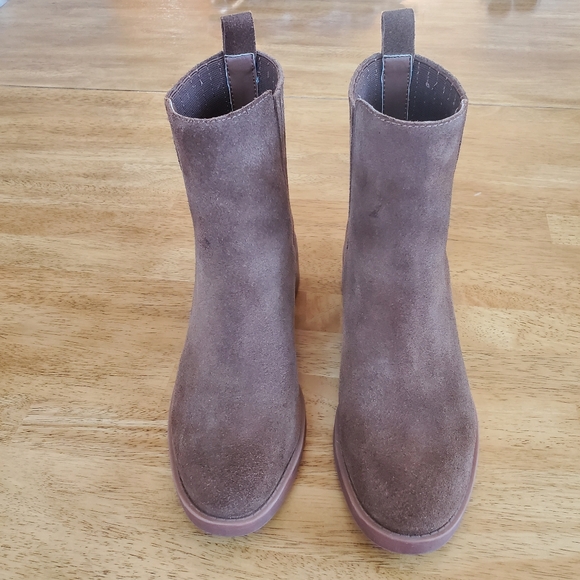 Dolce Vita suede ankle booties - Picture 15 of 16